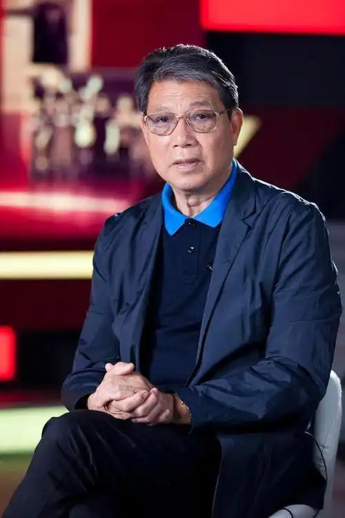 范志毅身高1.83米,体力充沛,百米跑11秒.