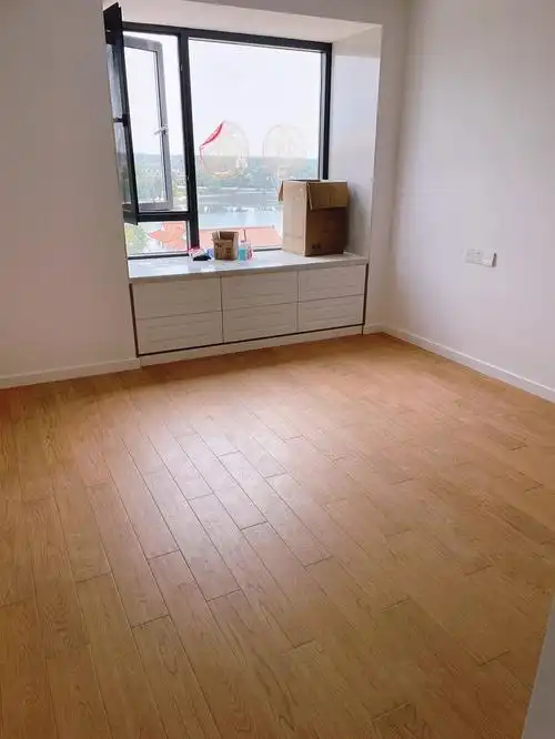 太喜欢自己选的这个地板了,对比了那么多总算没有白忙活#我的装修记录