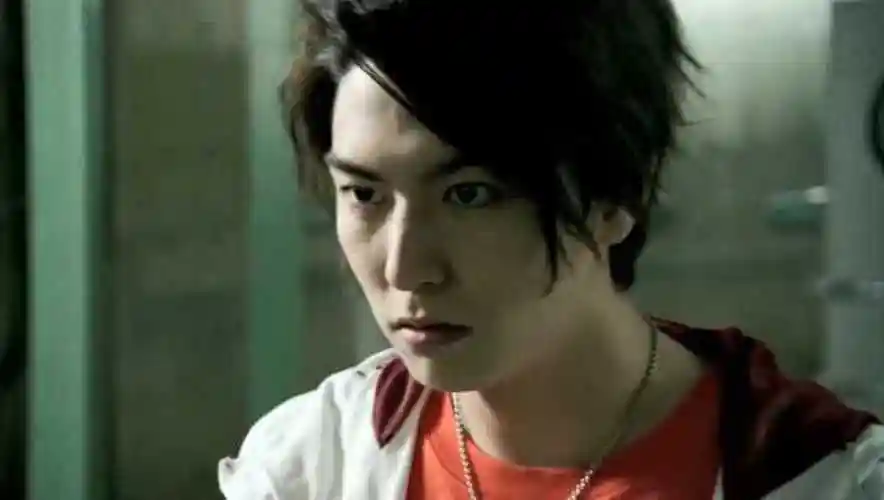 假面骑士因为001号杀死了原型驰骑所以腰带先生才会那么怕他