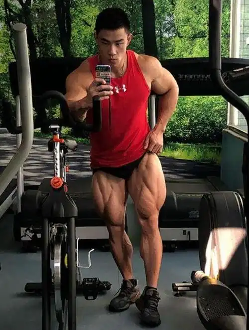 亚洲四位顶级健美肌肉男谁更能占主导地位看今年腿王奥赛表现