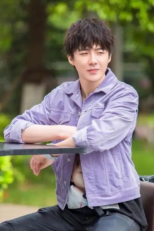 然而,备受争议的反倒是在《我们的歌》中多次与她同台搭档的刘宇宁