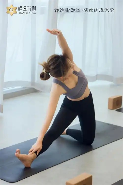 瑜伽教练分享居家必备的12套瑜伽功能体式图