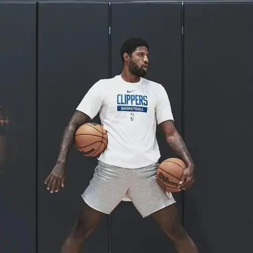 手机电量低至1%也要换上的篮球头像