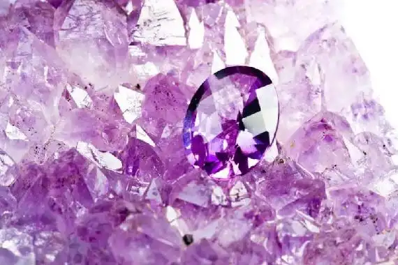 紫水晶买深紫色还是浅紫色的紫水晶买什么样的好