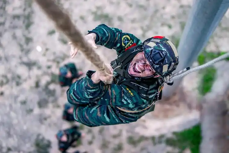 袁木轩:争当一名能打仗的优秀军人(2)