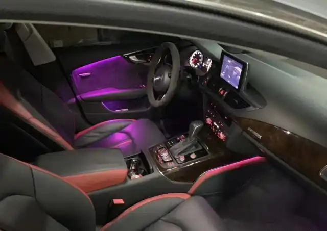 奥迪a7升级21色氛围灯亮起后,车主:终于明白奥迪的魅力在哪里了
