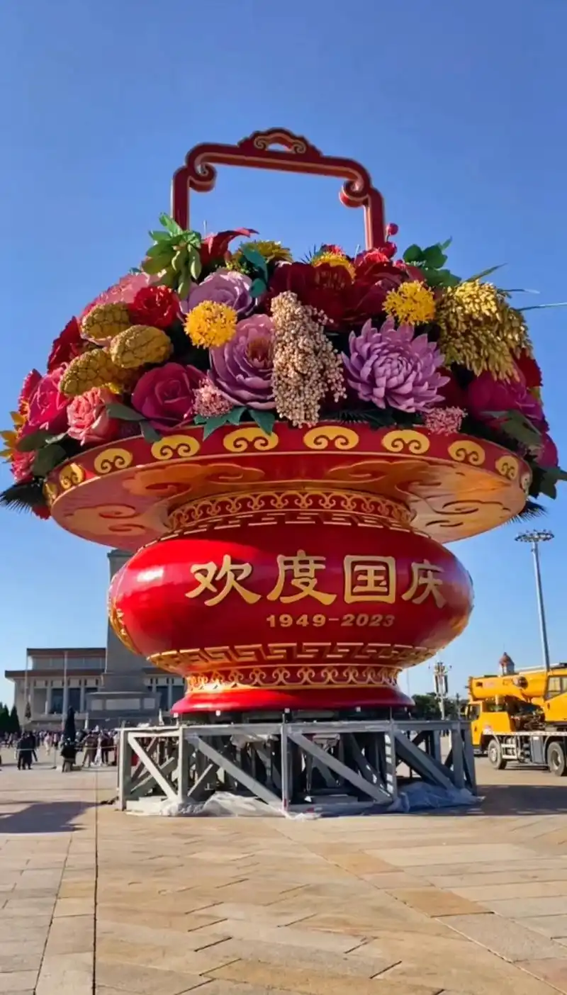 "从1986年天安门广场首次出现立体花坛算起,国庆大规模花卉 - 抖音