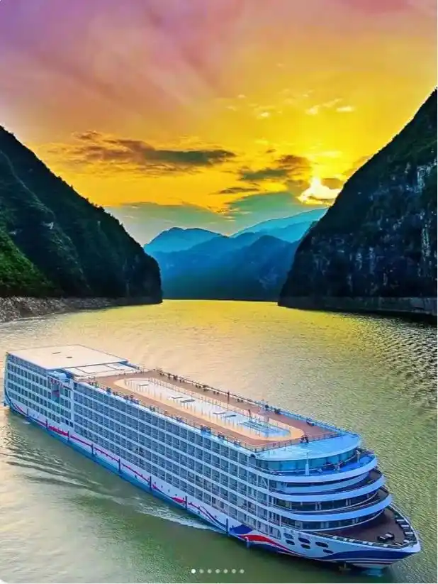 2021年下水的六星级新船-华夏神女3号.这是一艘很新很新的 - 抖音