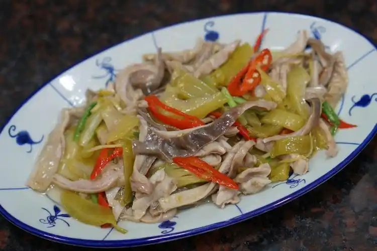 咸菜炒猪肚潮汕传统家常菜美味又下饭天天吃不腻