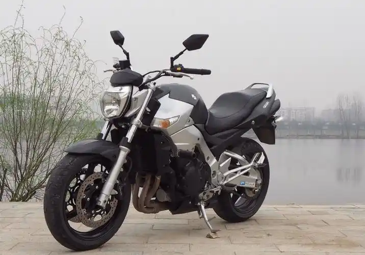 [正在出售] 出自用暴力街跑铃木gsr400一部,车车精神价钱公道,支持实