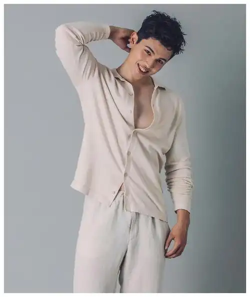 八块腹肌 鲨鱼肌构筑型男精壮的身材,镜头里的他就是魅力男神