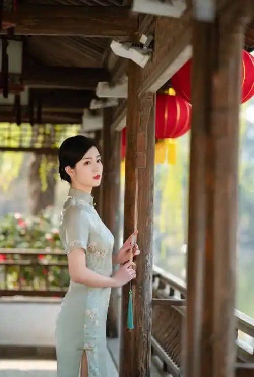 原创身着旗袍拍照如何拍出优雅知性的美6个姿势技巧可以参考