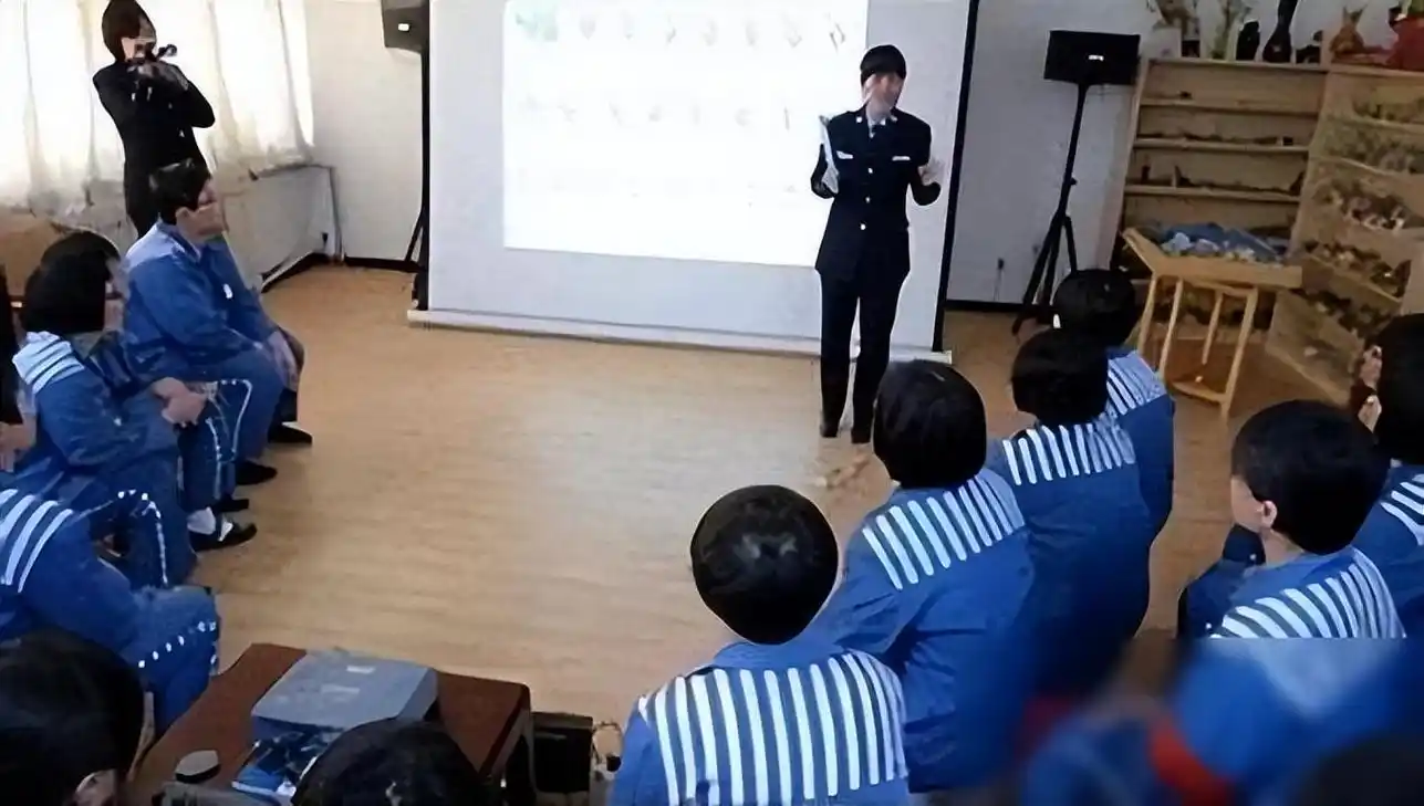 回顾女子监狱没有男性,为何每年还会有人怀孕?只是源于一条规定