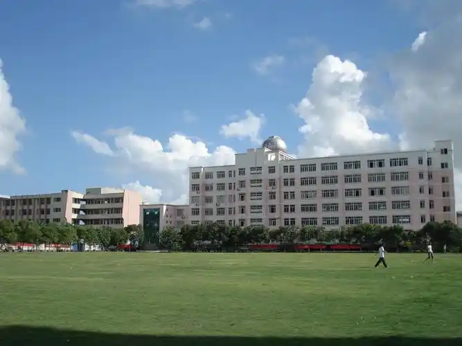 p>浙江省乐清市白象中学为省重点中学.