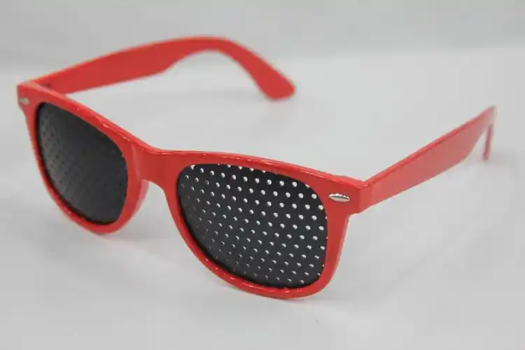 516小孔眼镜有现货 大框 蛤蟆款米钉针孔眼镜 铰链针孔眼镜