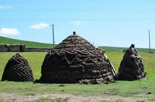 都是牛粪做的哦!不得不惊叹人类的智慧!