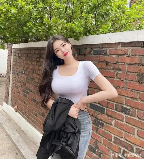 身材好的女人多穿修身单品,勾勒迷人身材曲线,超"撩人"