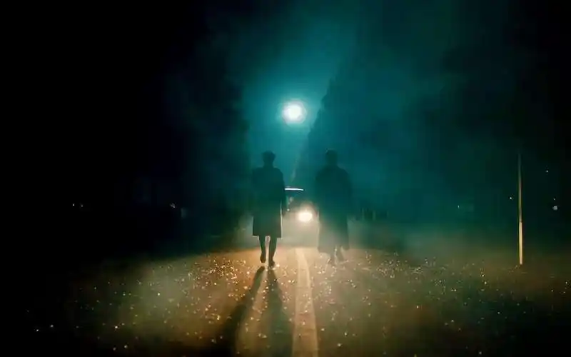 孤单又悲伤的男生网名精选人生沾染了太多无奈