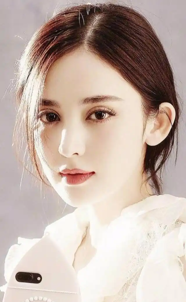 古力娜扎这是什么神仙颜值!旅行中与素人游客不是同一个画风!