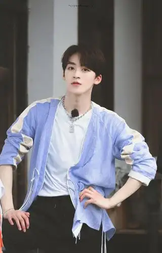 何洛洛最新综艺照好漂亮啊