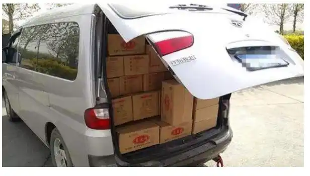 面包车拉蔬菜被罚200,私家车不让拉货,难道拉空气?