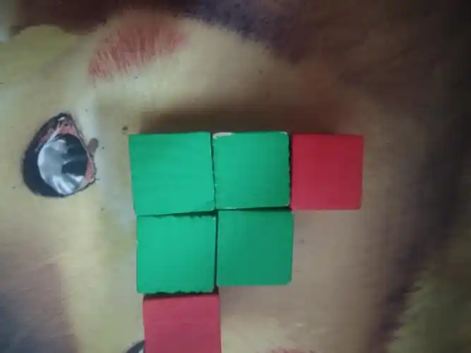 六个正方体摆成的几何图形.