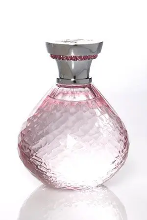 帕丽斯-希尔顿新款香水6月面市