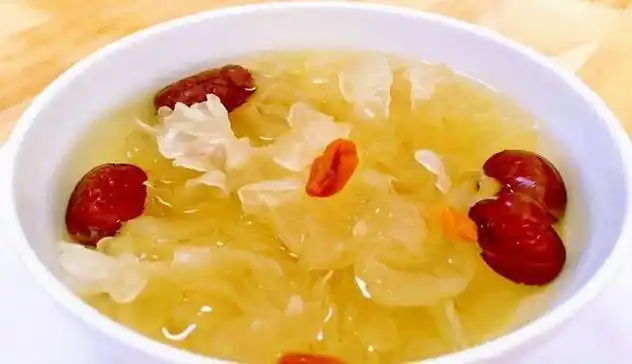 银耳红枣枸杞汤的功效与作用 银耳红枣枸杞汤的做法窍门