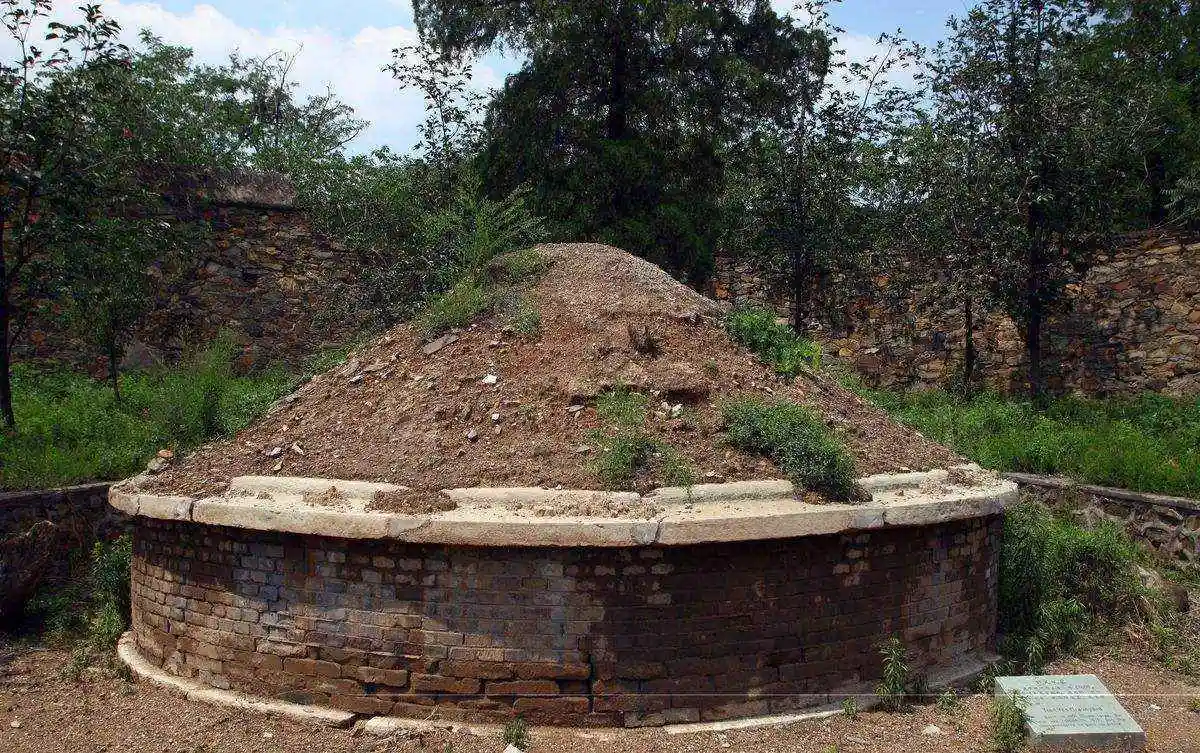 农村坟墓迎"新改"?旧坟将要"统一"迁址,村民们做好心理准备