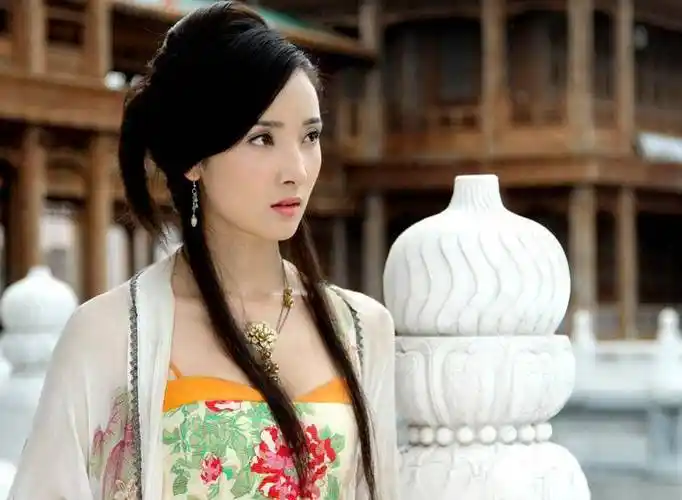 王妍苏:曾是策划女王,演过《何以》许影,戏外已是三个