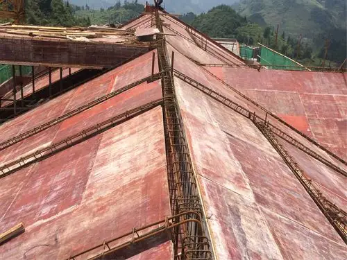 2#楼斜屋面绑扎梁筋