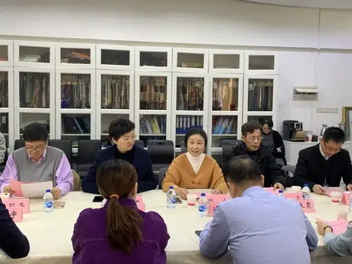 浙江乔治白服饰股份有限公司池也董事长一行莅临纺织服装学院洽谈交流