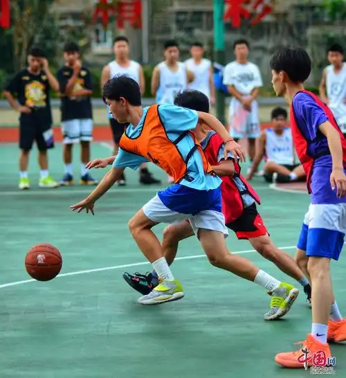 精彩对决奋力拼搏南充市建华中学三对三校园篮球联赛开打