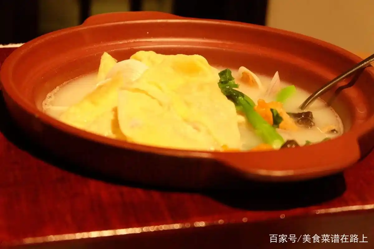 用这样的方法做三鲜蛋饺汤,营养丰富,味道鲜美,让人回味
