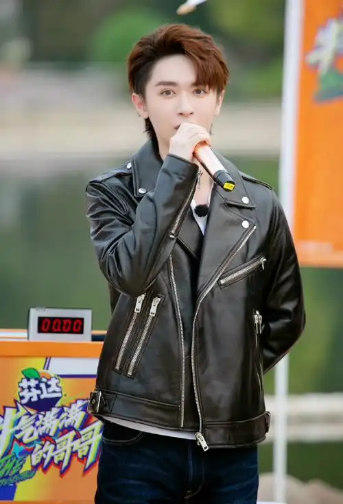 张逸杰这是变爱豆脸型了