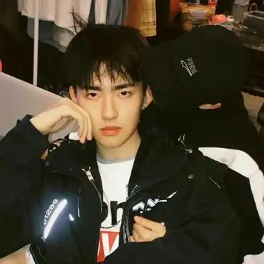 帅气男生头像分享给大家,今天小编给大家带来一组超级漂亮又很好看的