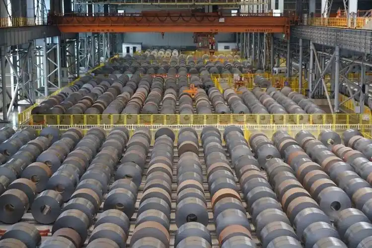 这是7月26日拍摄的河钢唐钢高强汽车板有限公司冷轧钢卷存放区.