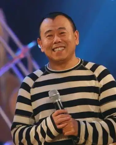 潘长江看着蔡徐坤的头像叫李易峰沈腾不知道杨超越画面太搞笑