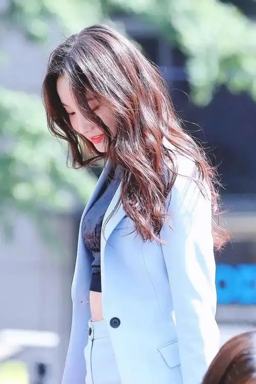 李妍雨她是李敏镐的绯闻女友更是韩国女团的颜值天花板