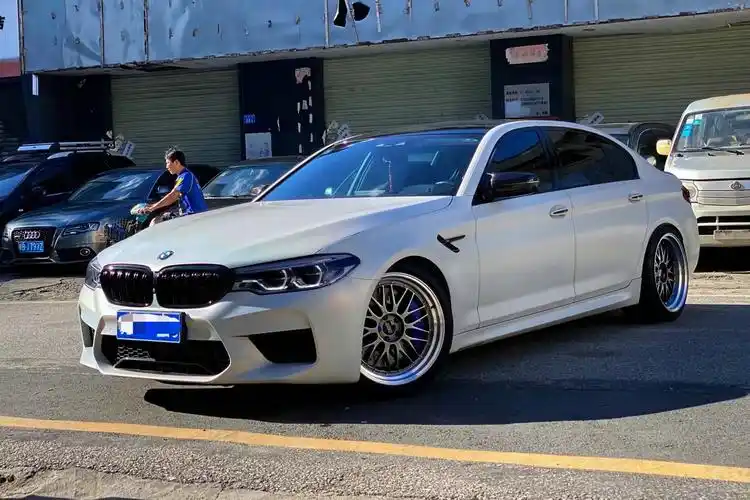 宝马新5系安装日本bbs锻造lm款轮毂,为性能而设计