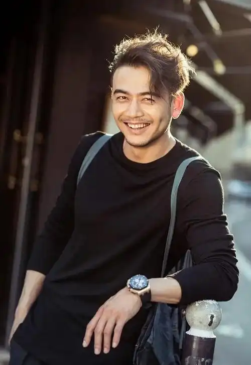 "童年女神"王黎雯,当红时嫁杨烁生一儿一女,幸福背后有泪水