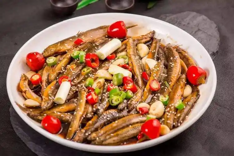 泥鳅在我国南方餐桌上是常常能够看到的,泥鳅鱼美味可口,营养成分很高