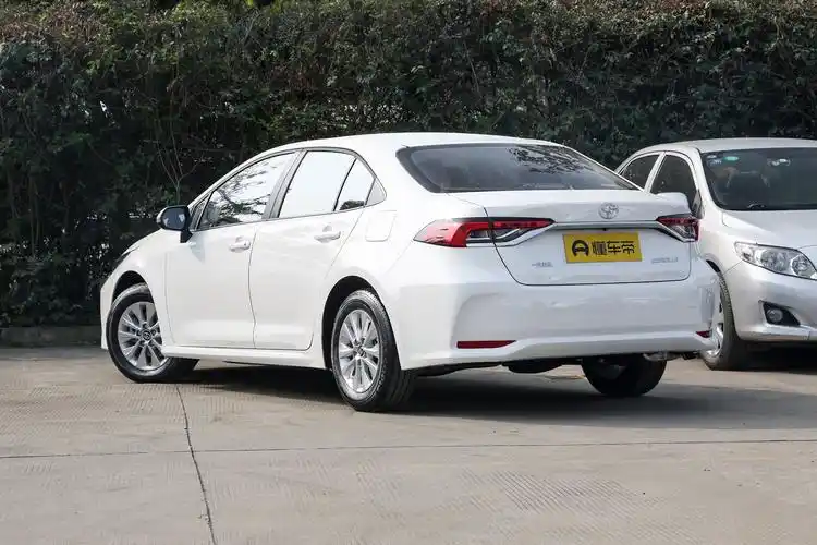 卡罗拉 2021款 1.5l cvt精英版,百公里油耗5.2l,适合家用