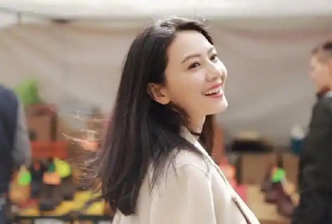 高圆圆领衔回眸一笑很倾城的女神们说美摄人心不夸张