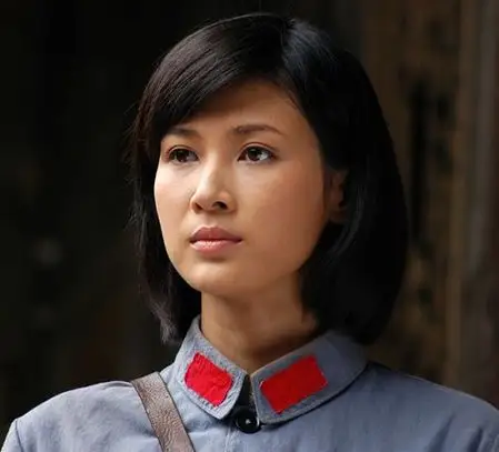 抗日剧现大尺度桥段:裸女向红军敬礼 盘点军装美女