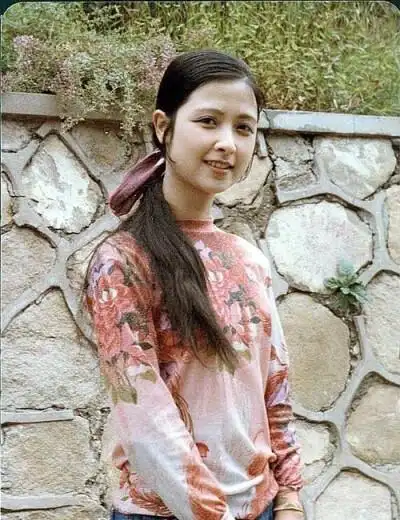 收集   点赞  评论  尤二姐扮演者张明明 0 3 小楼西岳  发布到  红楼