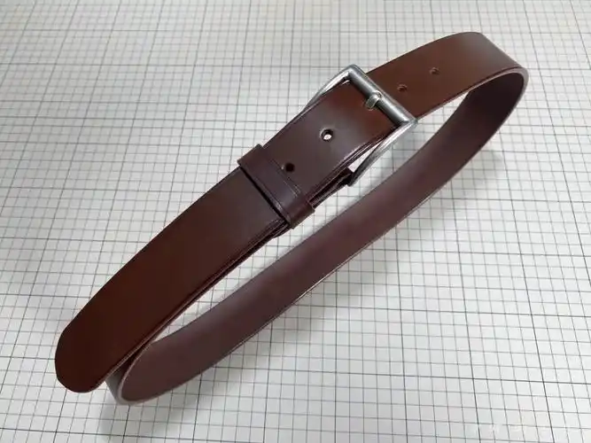 针扣腰带,意大利9495植鞣头层牛皮,臀背部位,透染焦茶色,皮面风格