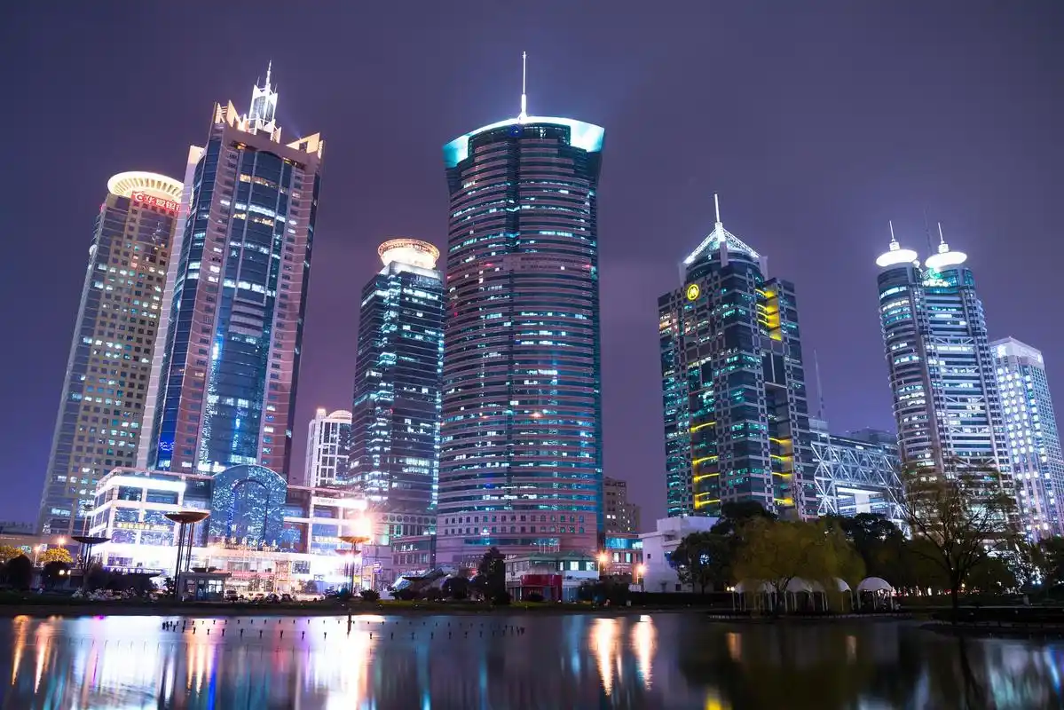 这样的夜景,总能轻易捕获人们的心,引发对现代文明的赞叹.