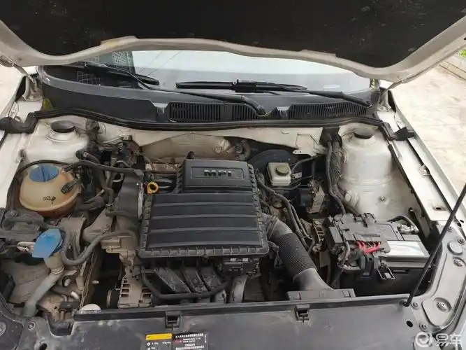 看看朗逸的发动机舱液体