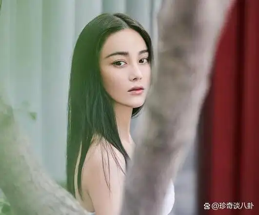 张馨予产后变样?拍摄大片挑战多重风格,意外撞脸迪丽热巴